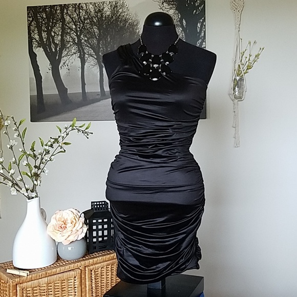 MUST have 🤩 one shoulder LBD - Picture 2 of 6